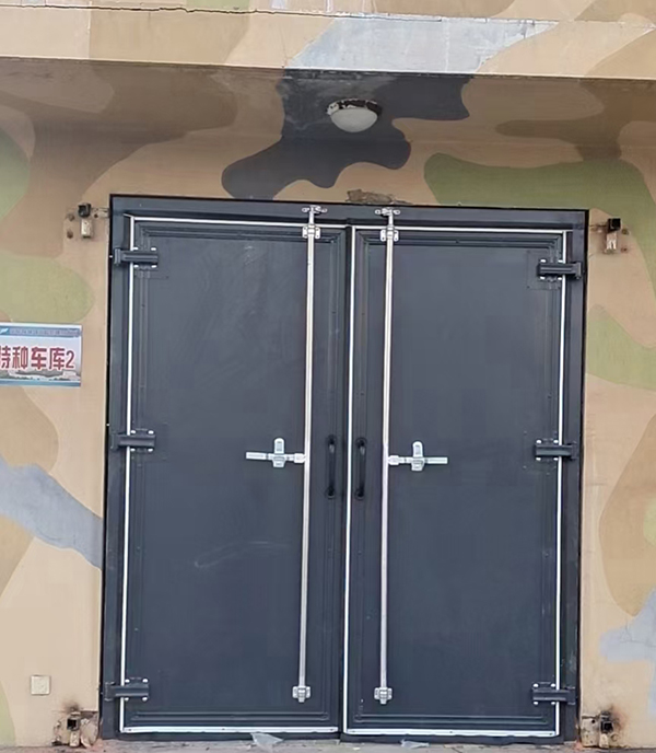 巴楚工业平开门