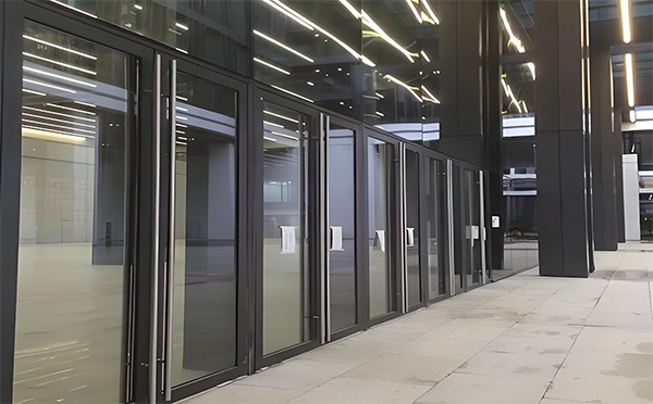 巴楚玻璃地弹门 巴楚玻璃地弹门