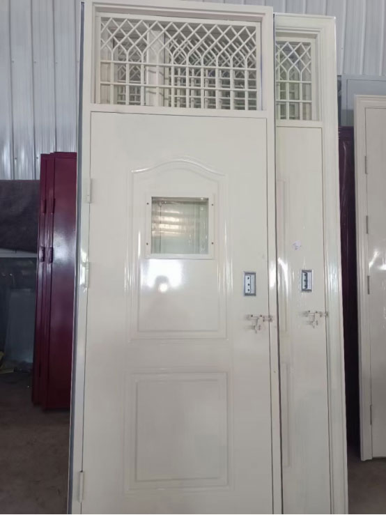 巴楚学校教室门