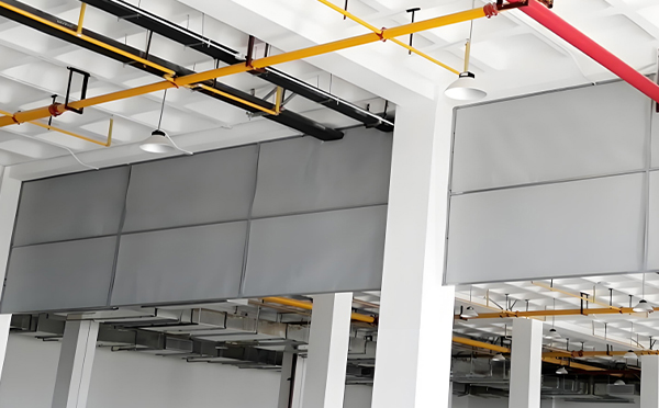 商场防烟分区常闭节点：巴楚挡烟垂壁高度与控制器接线图解