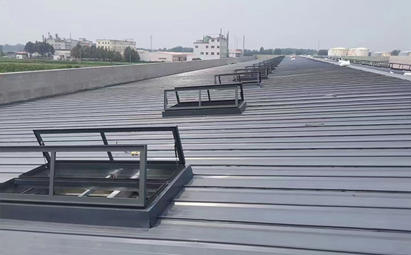 某中学室内体育馆巴楚排烟窗改造项目