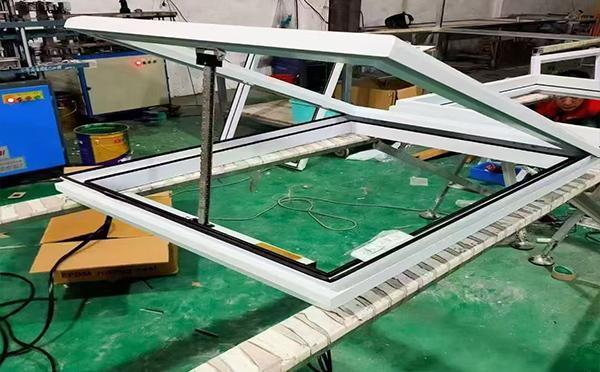 某地下车库出入口巴楚排烟窗配置工程