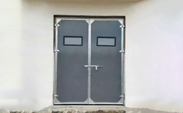 巴楚工业门在高温作业区域的运行表现