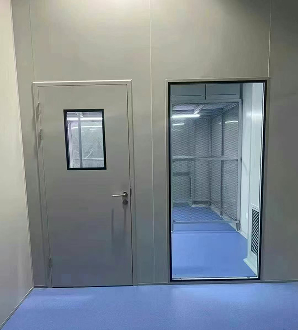 学校教学楼完成巴楚防火门标准化安装